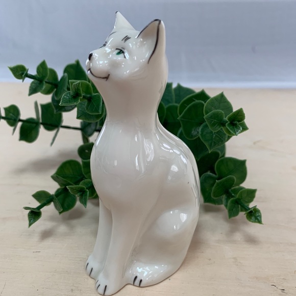 Vintage Belleek Porcelain Kitty Cat - Picture 5 of 8